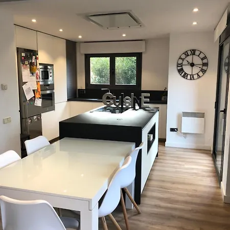 Casa 4 Vientos Con Piscina Privada En Sant Cugat Holiday home *